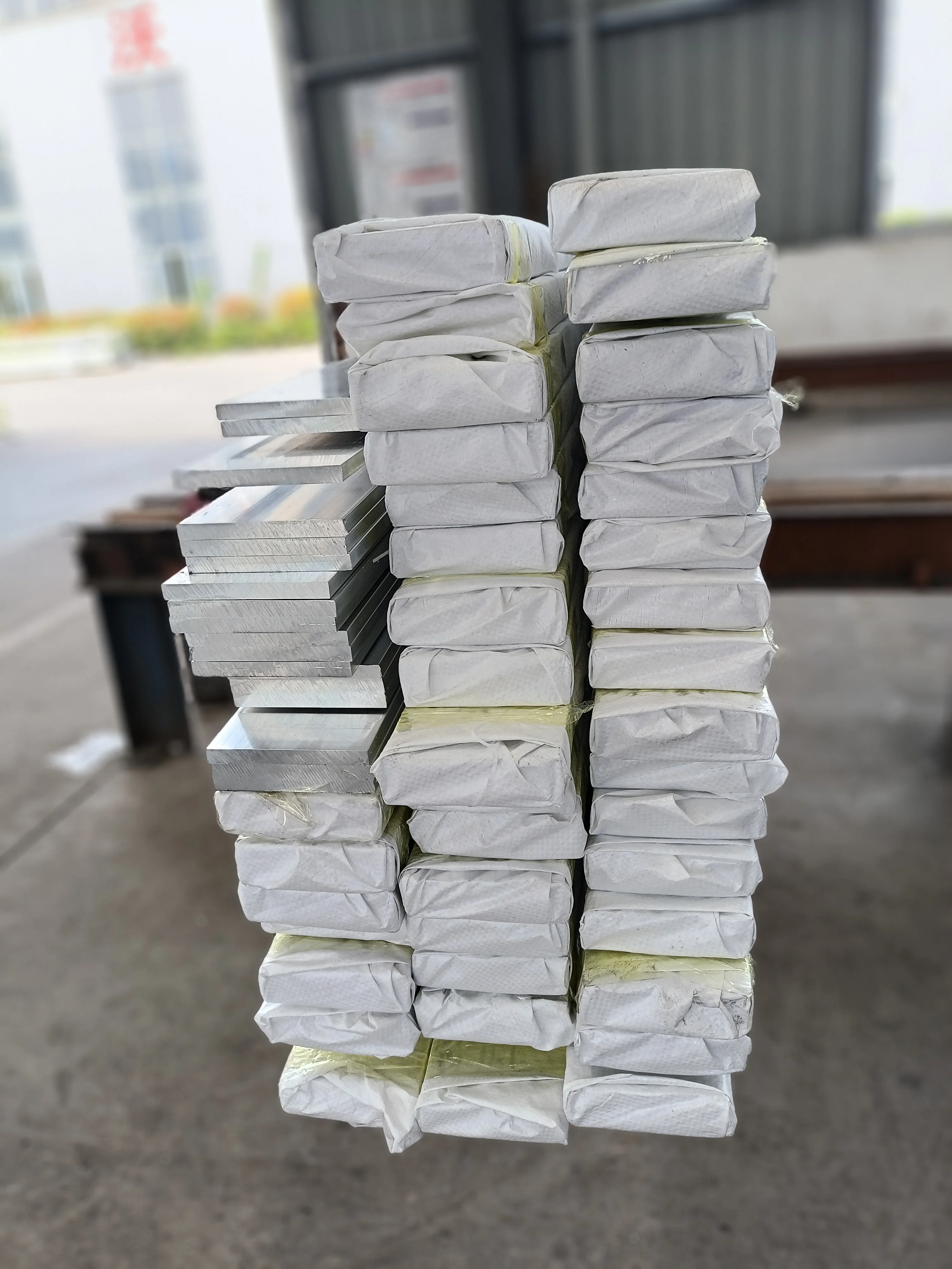Factory supplying extruded 6061 6063 6082 7075 standard size aluminum solid flat bar