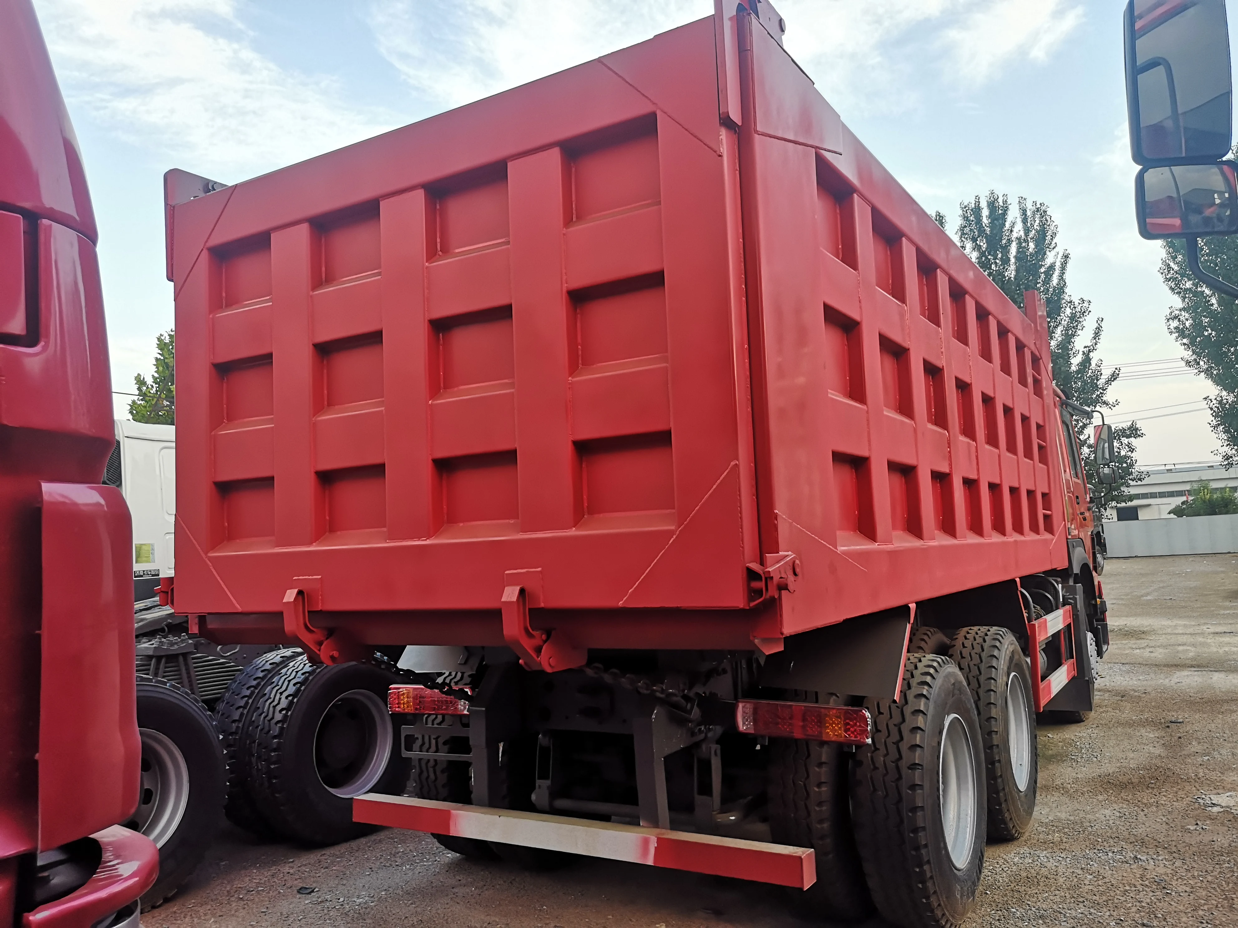 Sinotruck HOWO Shacman Used Tipper Truck 375-420hp Used Dumper Truck