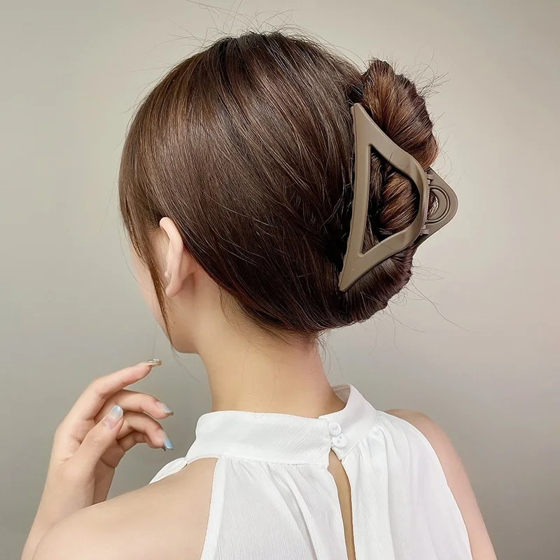 Factory Wholesale Matte Large Nonslip Claw Clips 11.5cm Big Triangle Shape Hair Claw Clips For Women