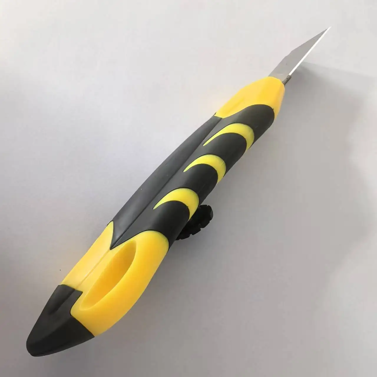 Heavy-Duty Folding Utility Knife 18mm Utility Knife Snap Off Cutter Blades Paper Cutter Blade 18mm Knife