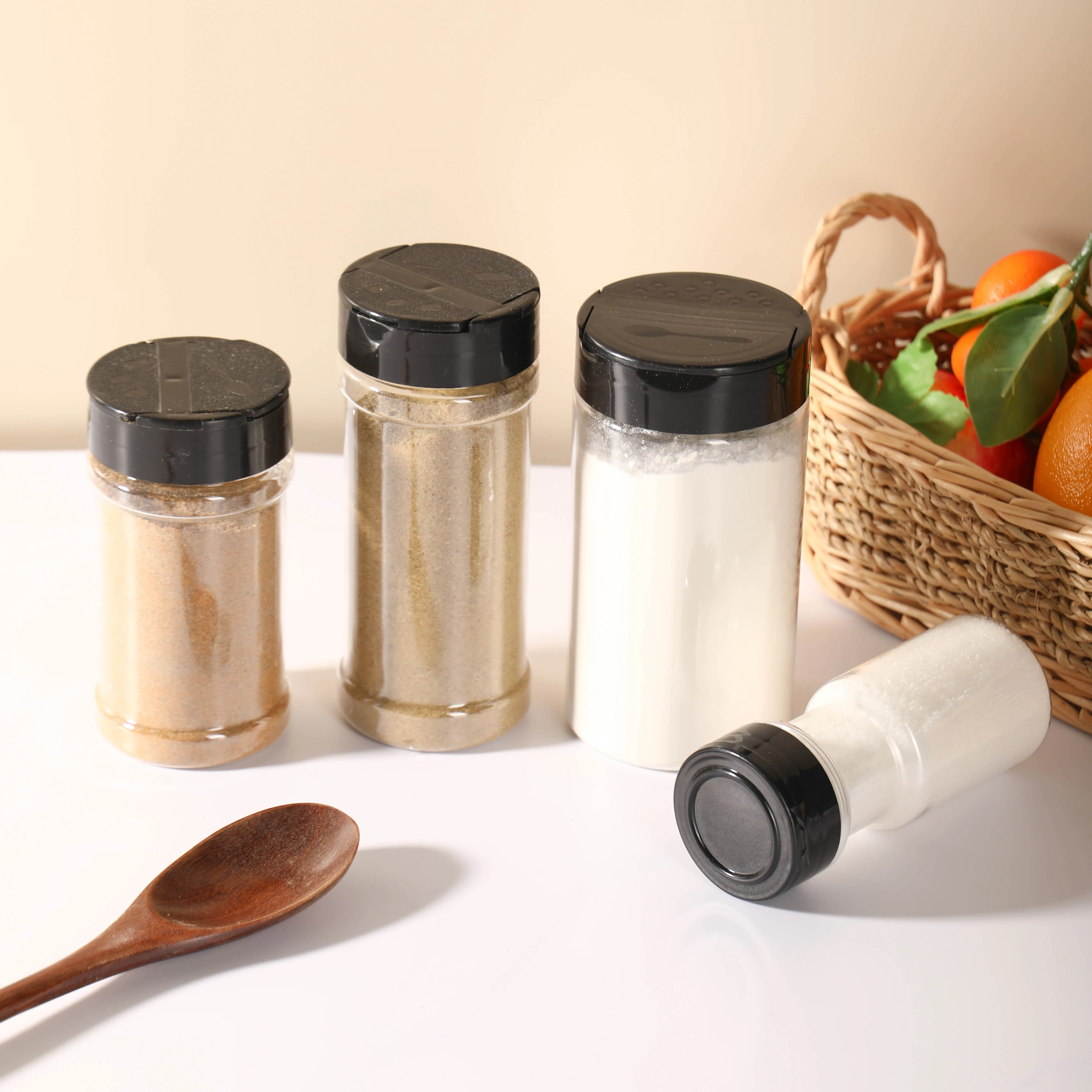Round plastic spice container 4oz, Kitchen PET Empty Plastic spice jars, plastic seasoning bottle with shaker lids