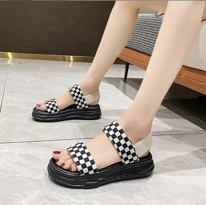 Women Wear Flat-bottomed Fashion Sandals And Slippers Out In Summer Beach Shoes Seaside Flip-flops PU Picture Women Female Lady