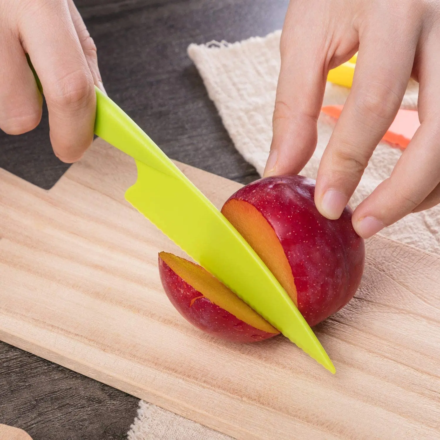 Food grade 4 piece set plastic nylon Safety kids knife cutting board set children kitchen knife set for little hand