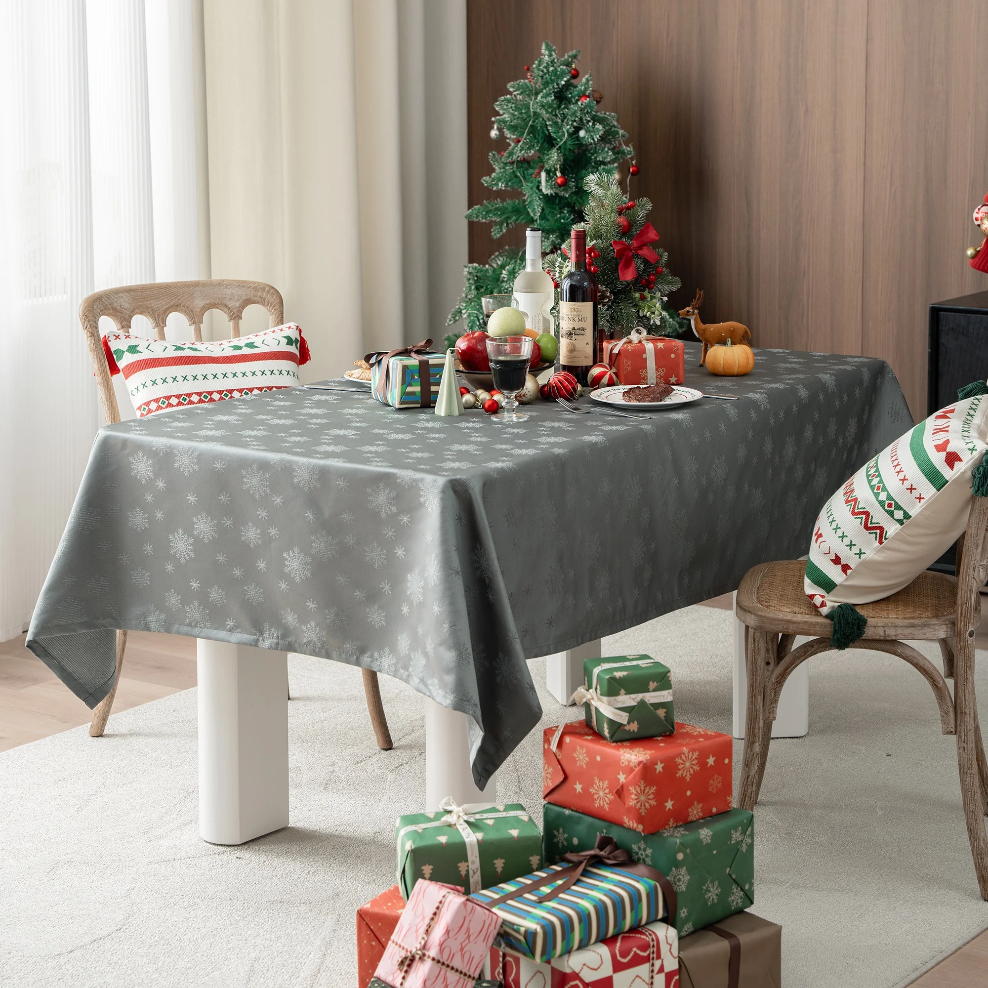 New Design Solid Colour Jacquard Wire Table Cover Wholesale High Quality Christmas Tablecloths