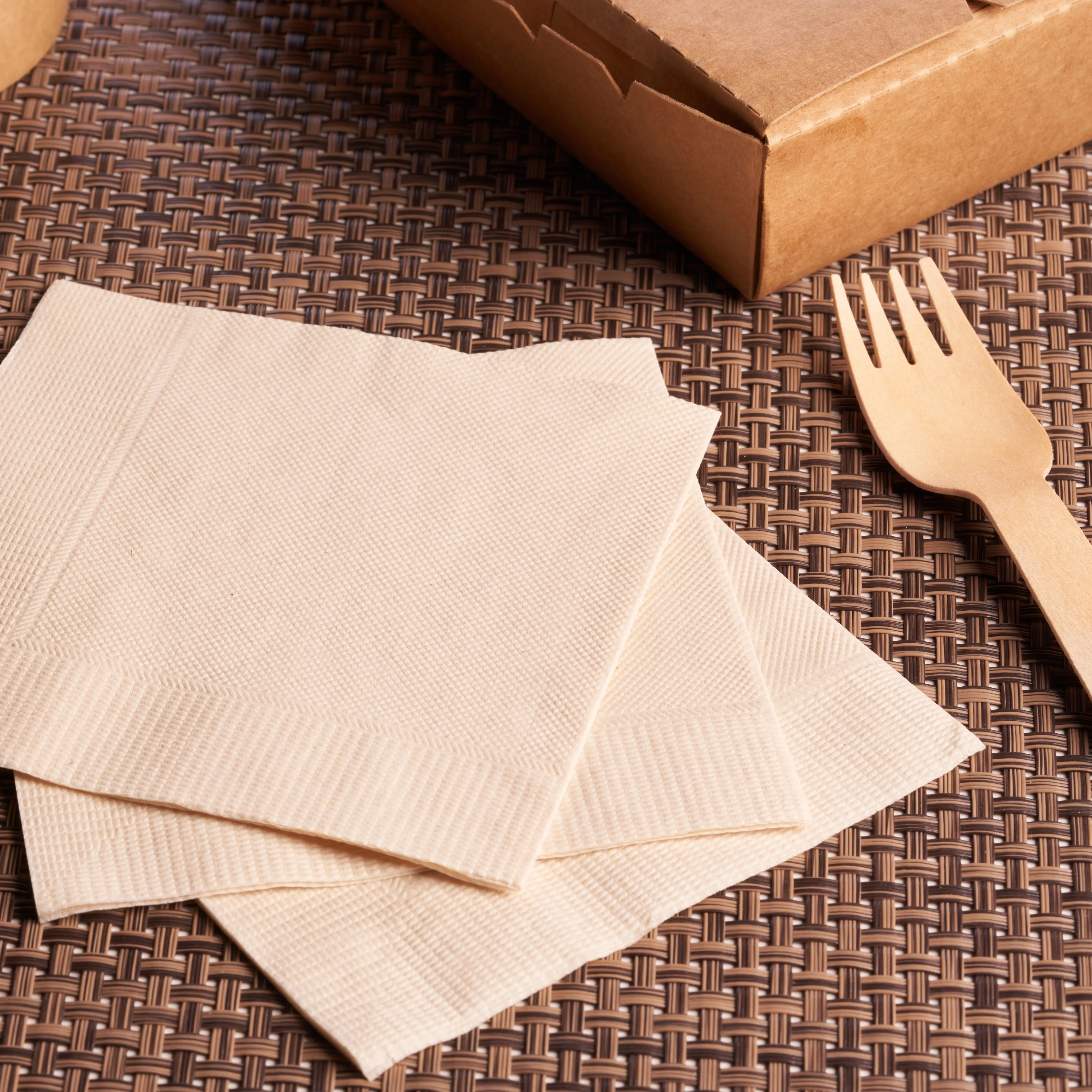 Manufacturers Quality 500 Pack Cocktail Napkins Paper 3 Ply White Beverage Napkins Restaurant Event Bar Wedding Party Napkins