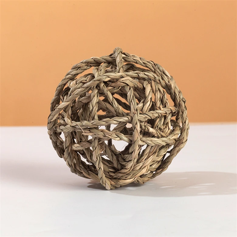 China Pet Teeth Natural Grass Ball Chew Toys For Hamster Rabbit Small Animals