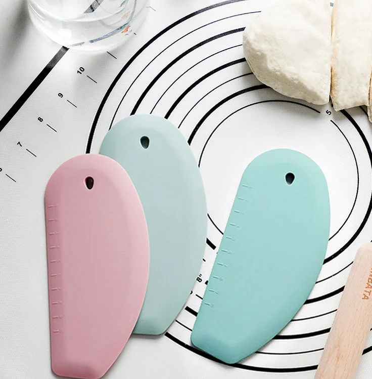 Food grade Silicone Food Dough Scraper Flexible Curved Edge Bench Scraper for Baking, Sourdough Bread Proofing Basket
