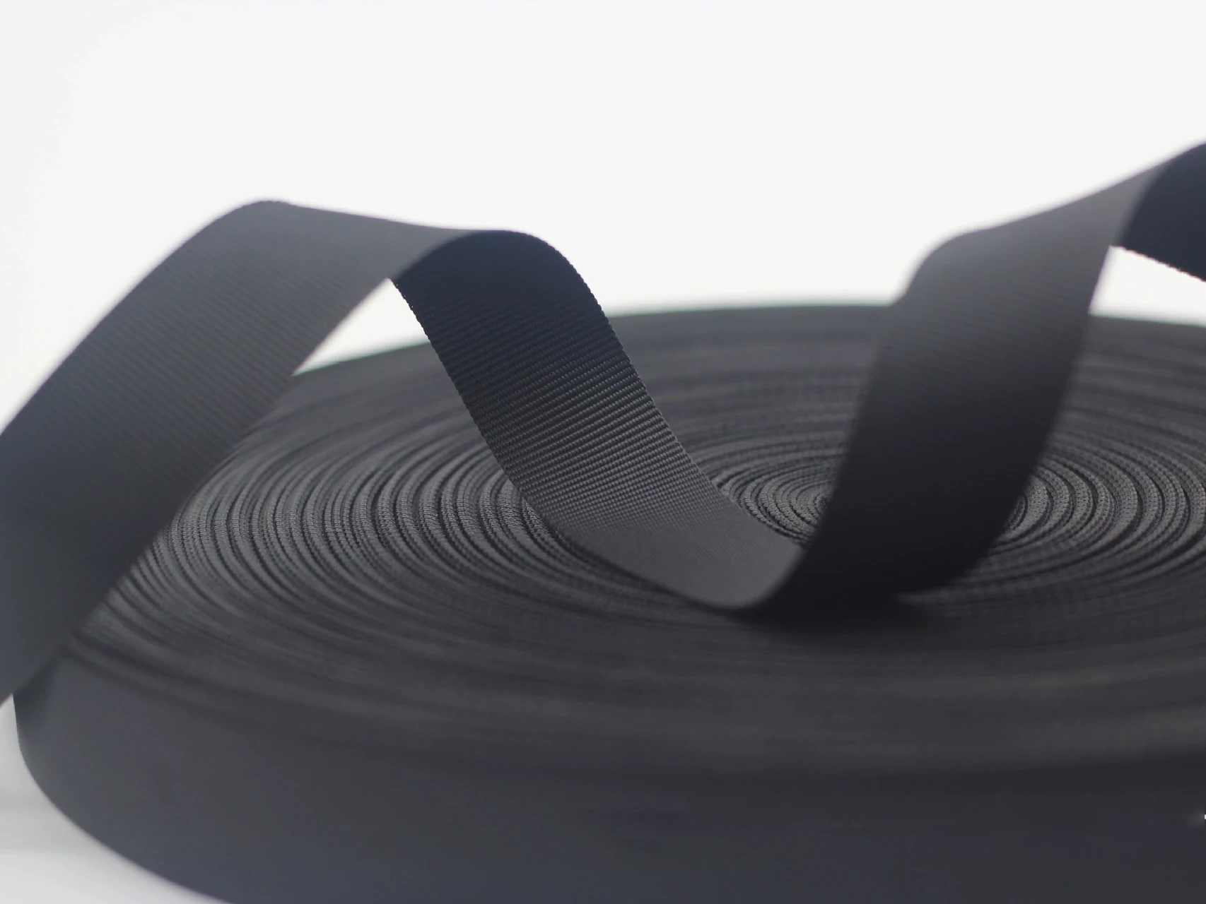 Hot selling 25mm polyester webbing plain webbing colored nylon webbing for bags and suitcases