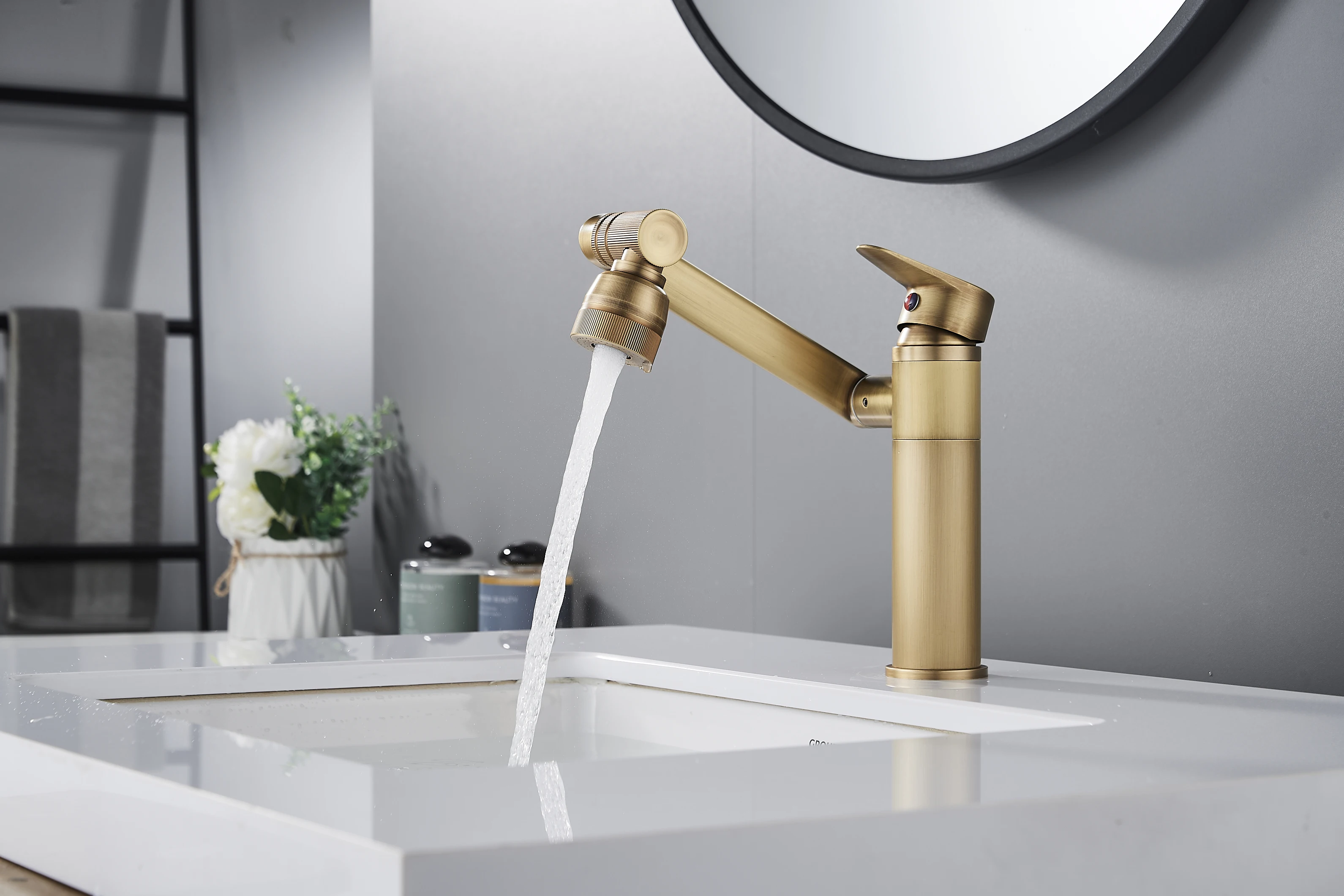 2024 New High Quality Basin Faucets Brass Bathroom Sink Faucet 360° Rotation Water Tap Modern Hot and Cold Water Mixer Taps