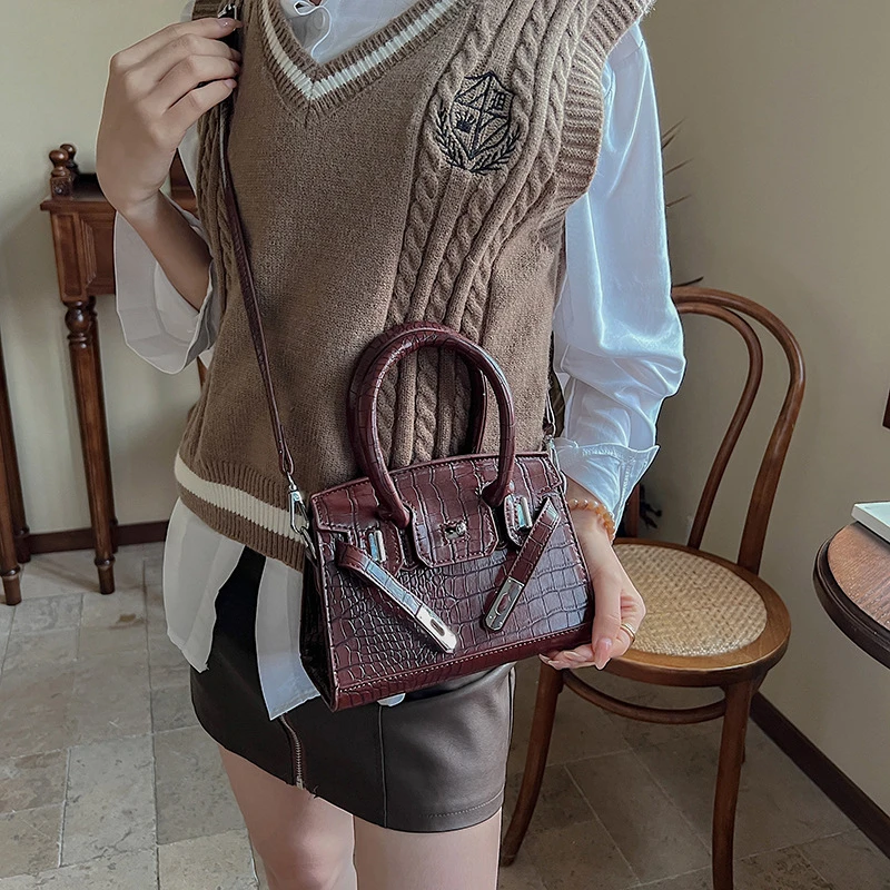 Crocodile Embossed Leather Handbag Luxury Designer Purse Elegant and Versatile Bag for Women Daily Use or Special Occasions