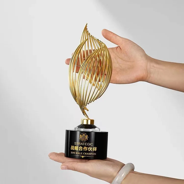 Custom Leaf Shaped Gold Trophies Crystal Metal Medal Awards Metal Crystal Trophies With Black Crystal Base