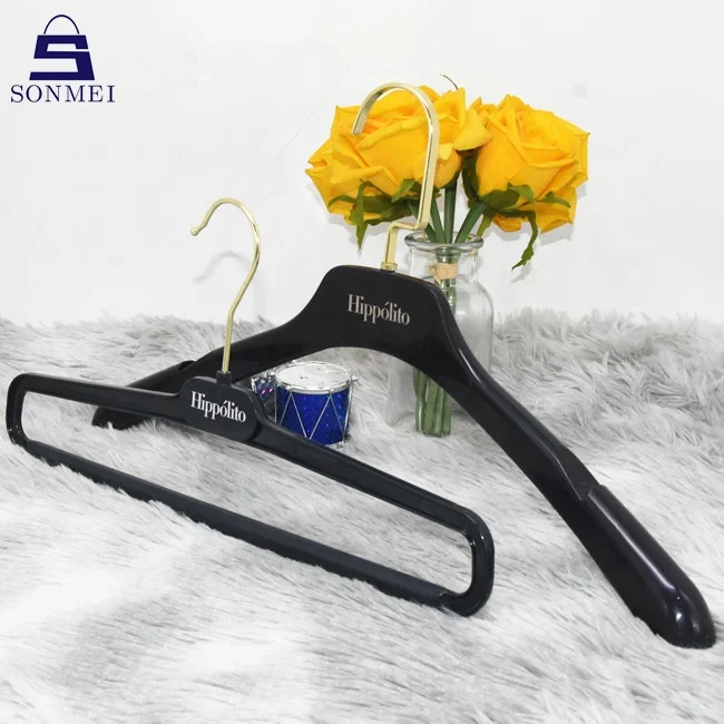 plastic hangers 2.jpg