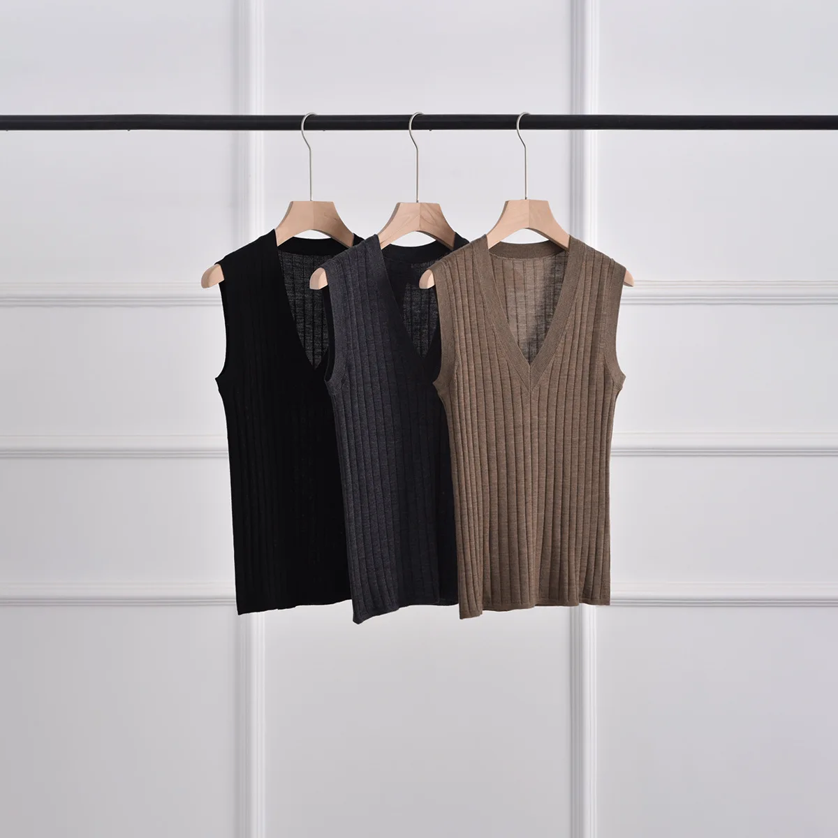 Factory Wholesale Summer Women Vest Sweater Pullover V-neck Sleeveless Slim Fit Wool Knitwear Vest