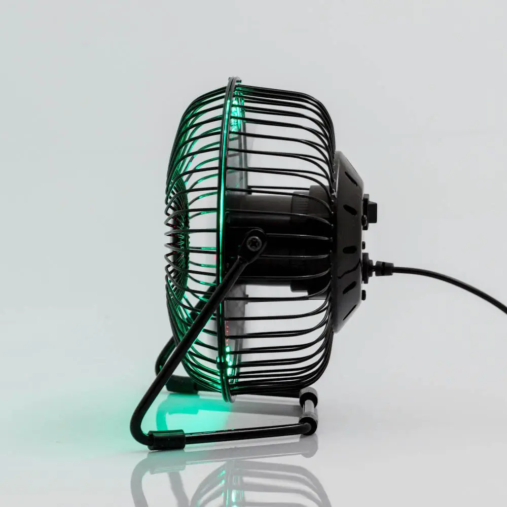 Novelty USB Fan with LED Clock Temperature Message Metal Novel Clock Fan For Home Office School Stationery