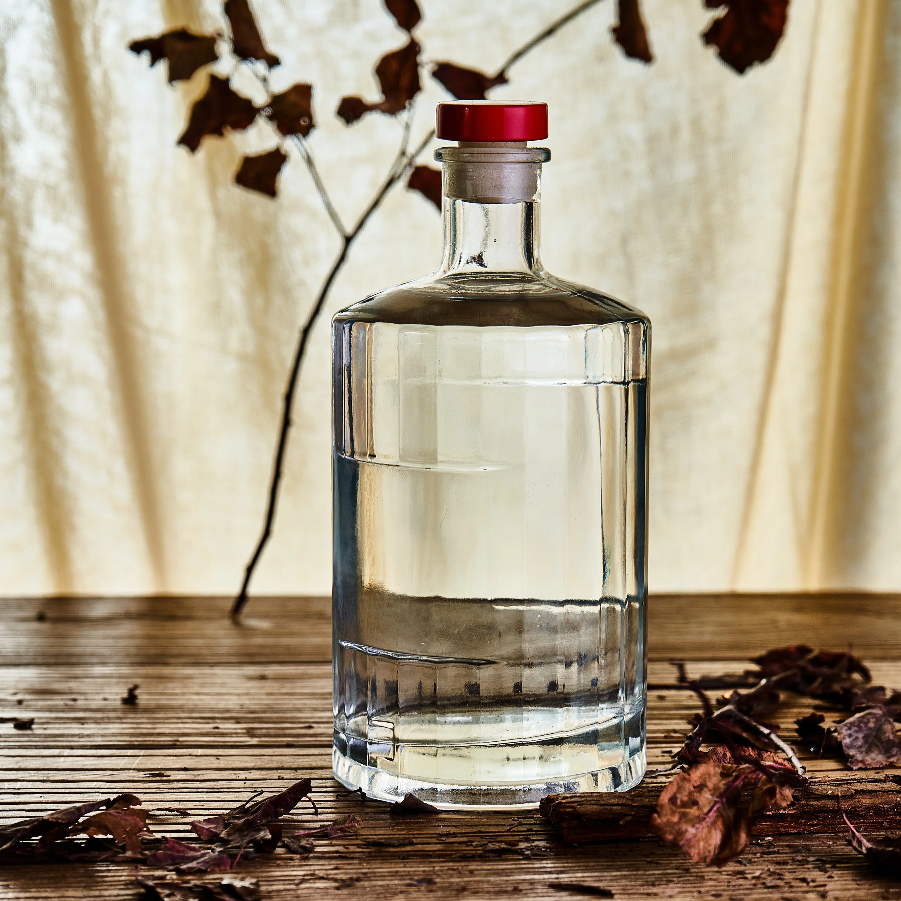 Creative Vodka Glass Bottle 500ml Wholesale Spirits Bottle Thick Bottom Liqueur Bottle with Lid