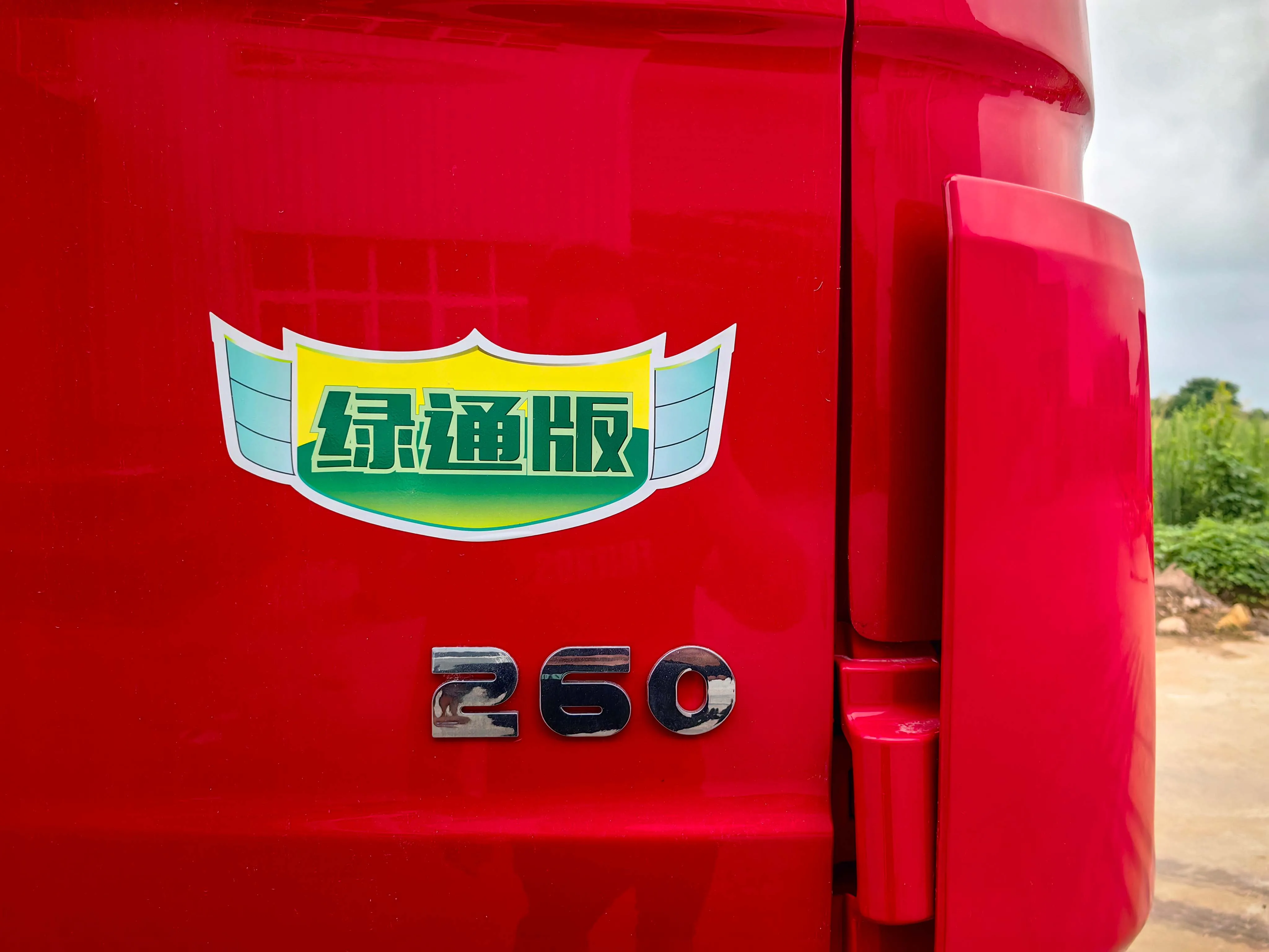 China manufacturer shaanxi delong x5000 front four rear eight refrigerated box truck for sale refrigerated trucks