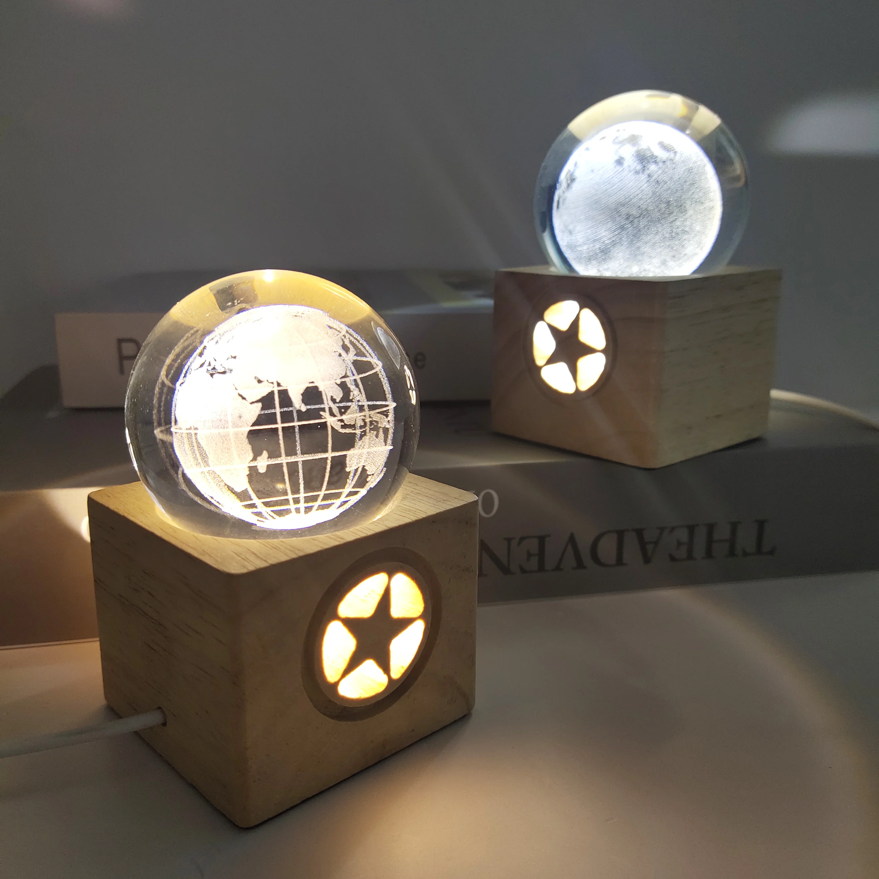 Luxury 5 Star Creative Gift Solid Wood Led Luminous Crystal Ball Base RGB Night Lamp Craft Gift Lamp Holder Usb Base