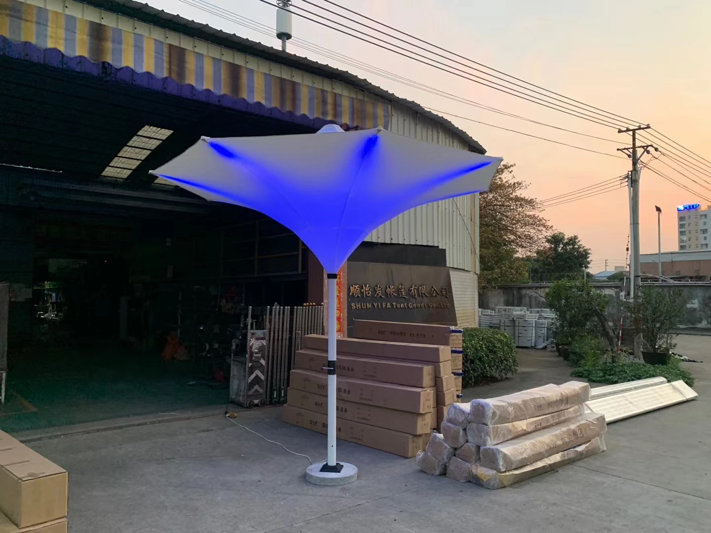 Fine Ocean UV Resistant Round Tulip Garden Line Pool Electric Umbrella With Led Parasol For Villa