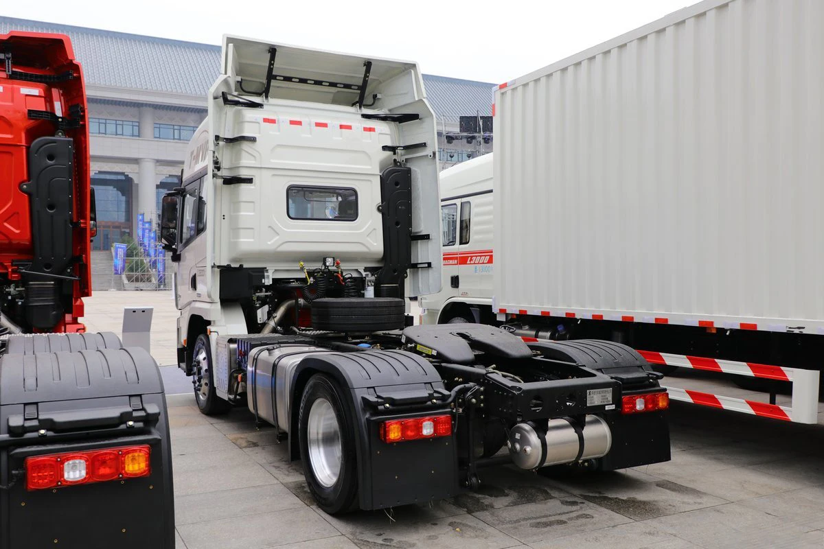 Towing 34.7 ton 4x2 3800mm wheelbase diesel 440hp 324kw engine euro 5 emission standard manual 6 wheeler tractor truck head