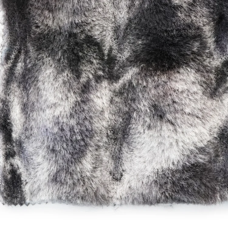 Manufacturer Customized Wholesale Luxury Long Pile Faux Fur Fabric Soft Plush Fabric warmly  for  garment coat  Toys