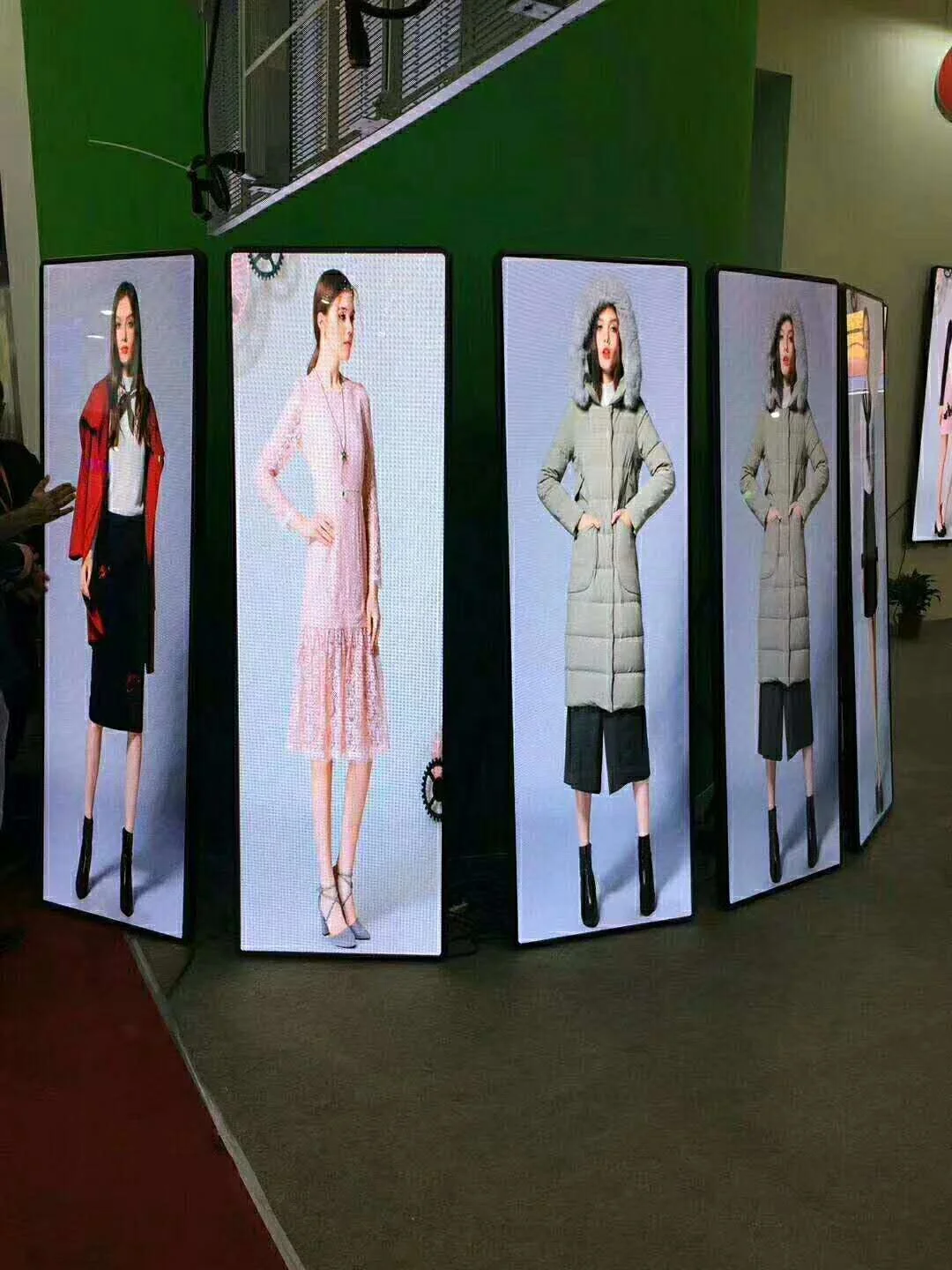 HD P2.5 indoor full color advertising led poster display