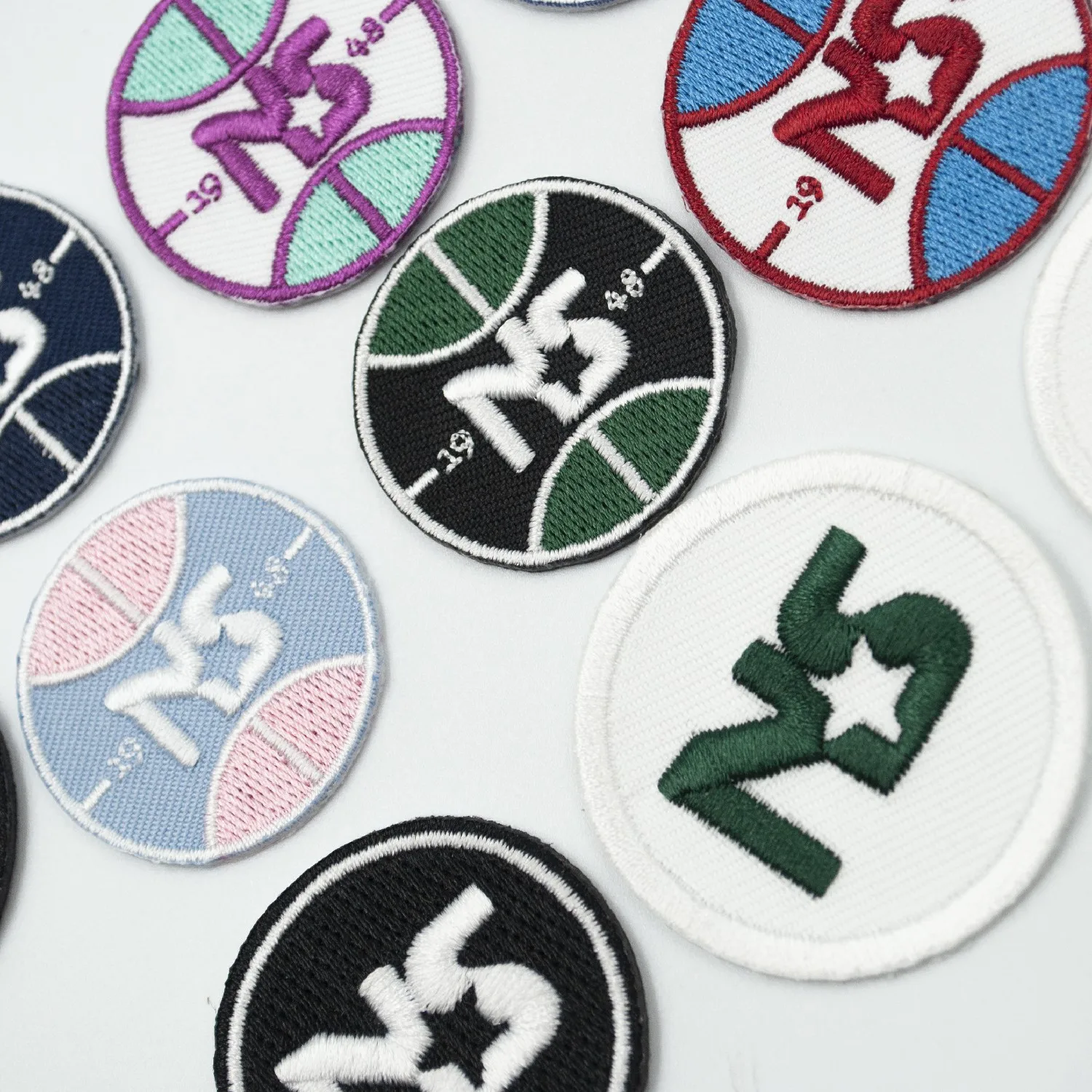 Custom Embroidery Heat Transfer Patches for Clothing Embroidery Patch of Custom Iron on Heat Press Patches