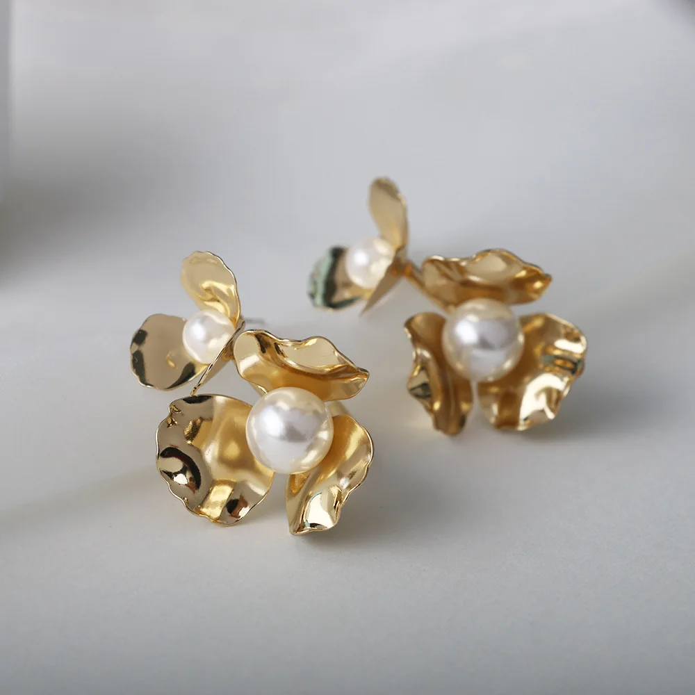 Wholesale Metal Flower Earrings Fashion Hot  Factory Pearl Ear Loop Geometric Elegant Brass Drop Earrings Silver Stud Pendiente