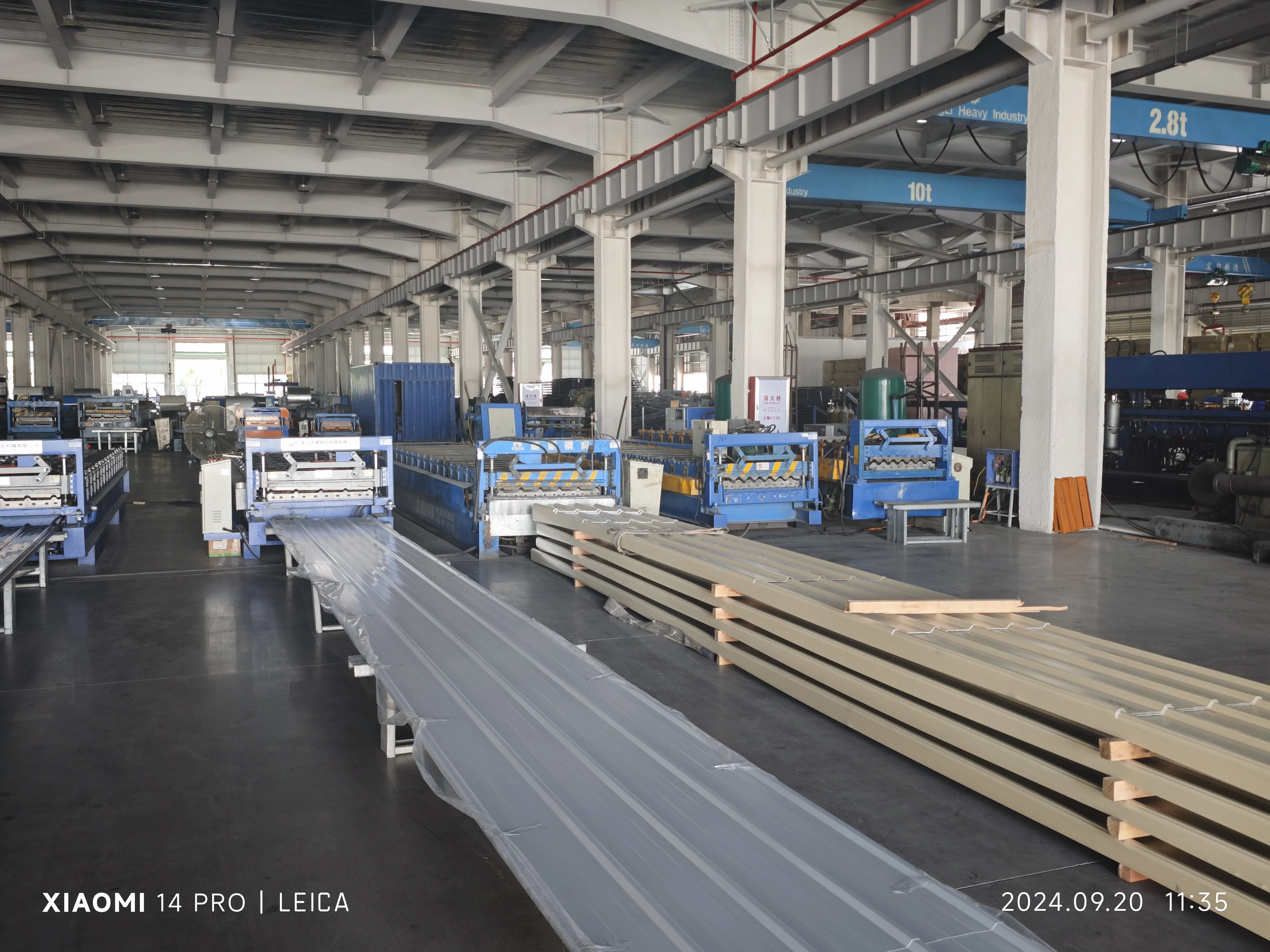 EPS Sandwich Wall Panel with Steel Sheet Roof Fireproof Glass Wool Panels Construction Prefab Houses Warehouses Workshops Hotels