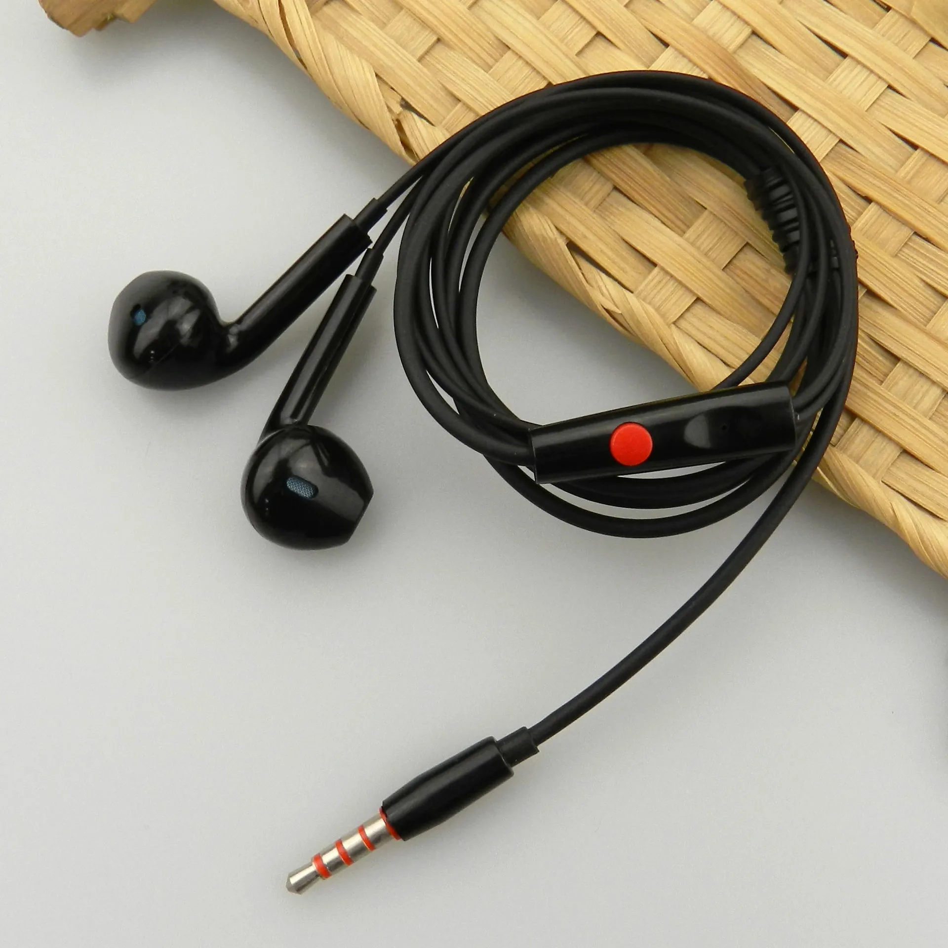 K102 TPE Music Sport 3.5 mm 3 in 1 Capacitive Wire Control with Microphone Stereo In-ear Wired Earphone