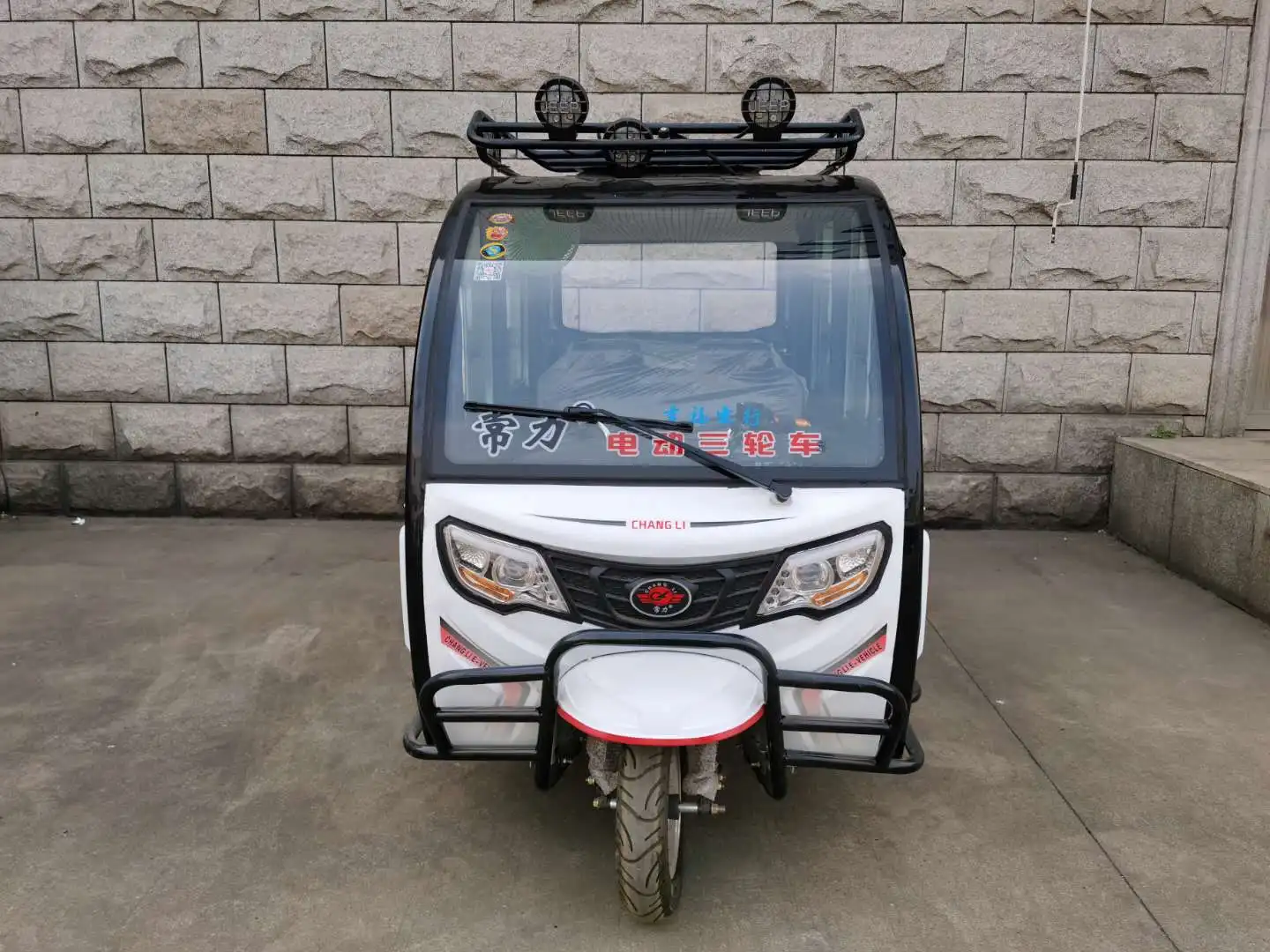 China Changli New Energy city electric car, mini electric tricycle, electric car with roof.