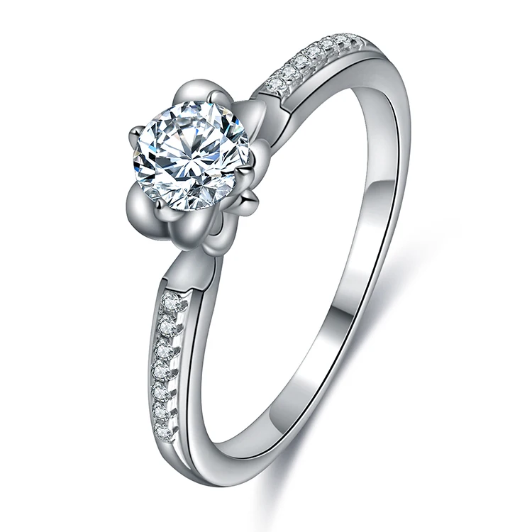 Кольцо с муассанитом 0,5 карат, в форме цветка