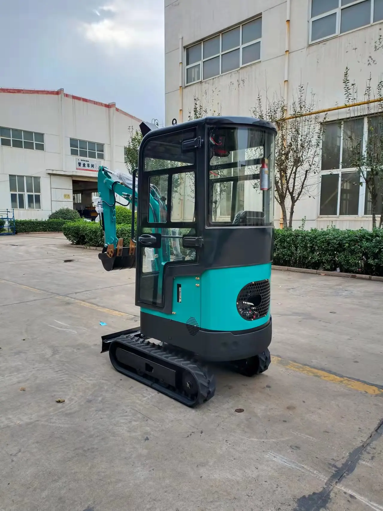 Simple Operating 1.2 ton Crawler Digging Machine Japan Engine Mini Excavator Micro Trencher Micro Excavator