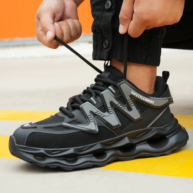 Gaomi Manwei  safety shoes with TPU +Fly knitting upper , lightweight sneakers outdoor sport safety footwear  with EVA outsole