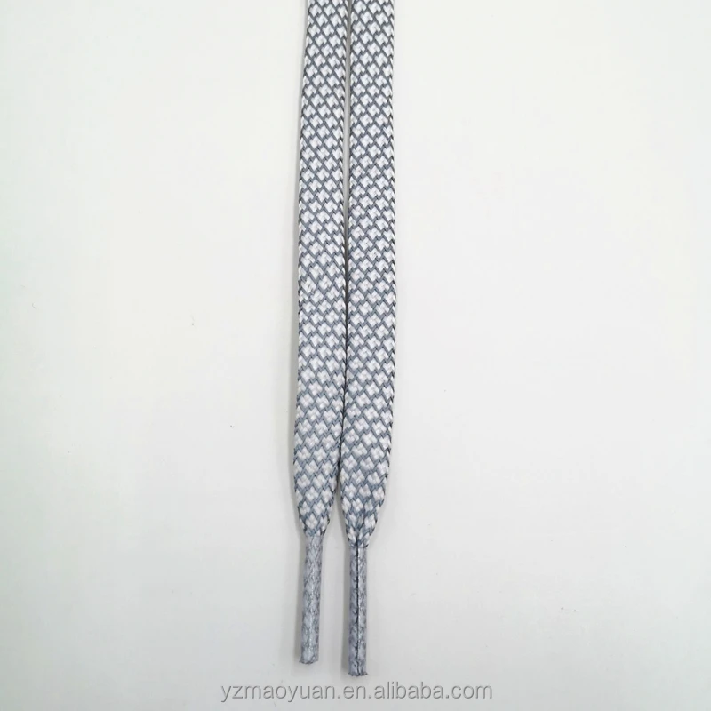 reflective shoelaces03.jpg