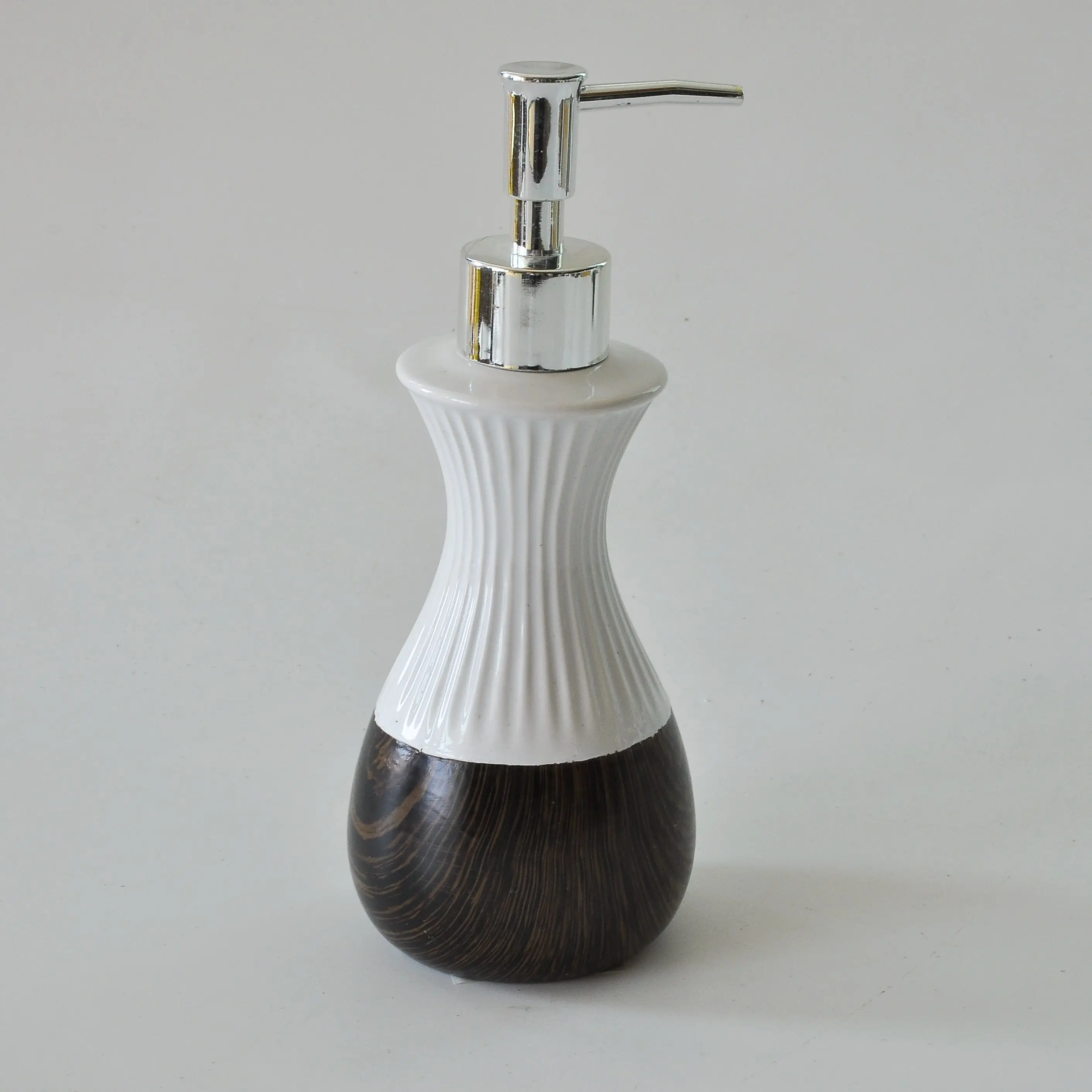 New Design Hotel Home Usage White and Wood Grain Ceramic Bathroom Accessories Sets