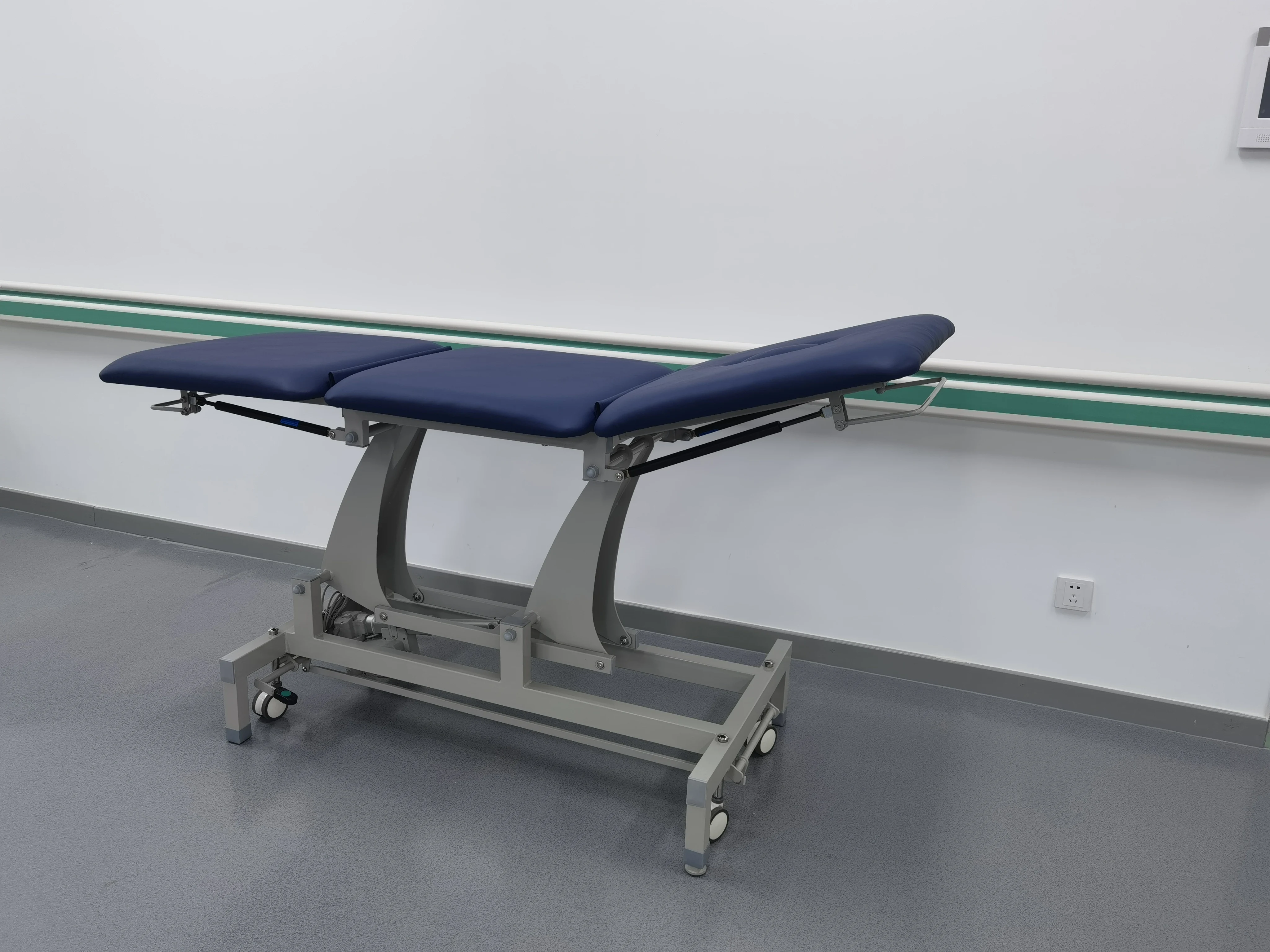 Electric Adjustable Clinic Medical Couch Metal  Patient Hospital Examination Table