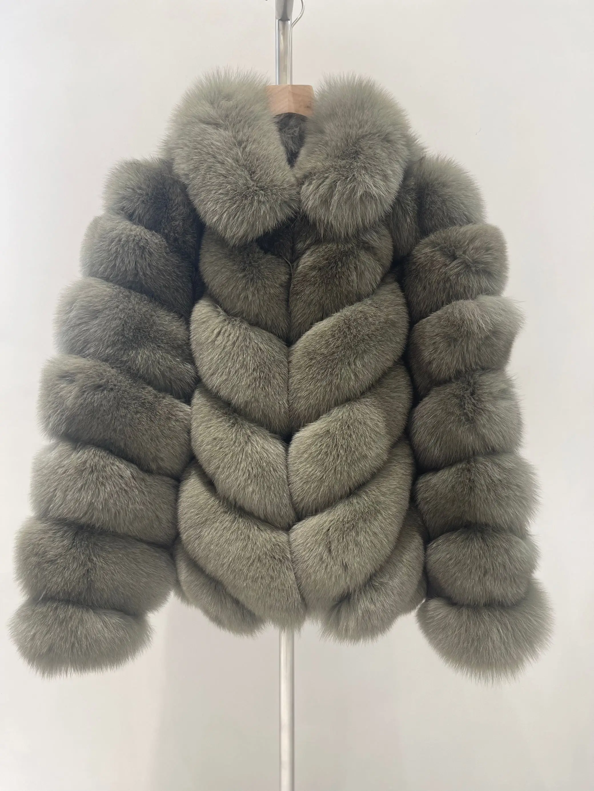 China Factory Wholesale Grey Short Real Fox Fur Luxury Coat Women Winter Warm Coat