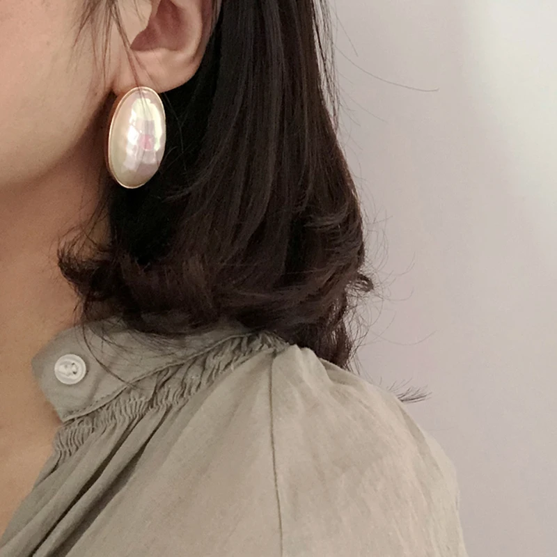 Trendy Big Oval Shape 3D White Acrylic Finger Ring Female Large Gold Geometric Rings Women Vintage Textured Statement Jewellery