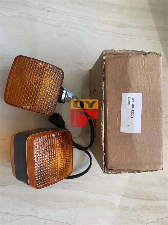 424-06-43221 Оригинальная лампа для фронтального погрузчика OEM WA380 WA430 WA470 WA480 4240643221