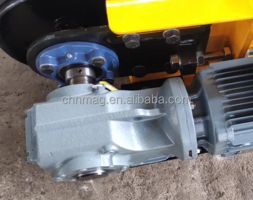 Permanent overband magnets for crushers and screeners