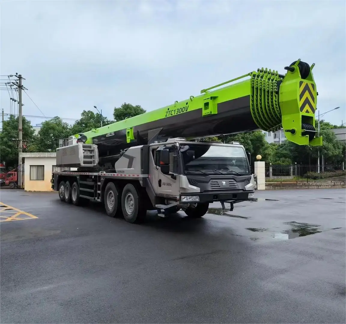 ZOOMLION используется 300 тонный вездеходный кран ZAT3000V мощный тонн