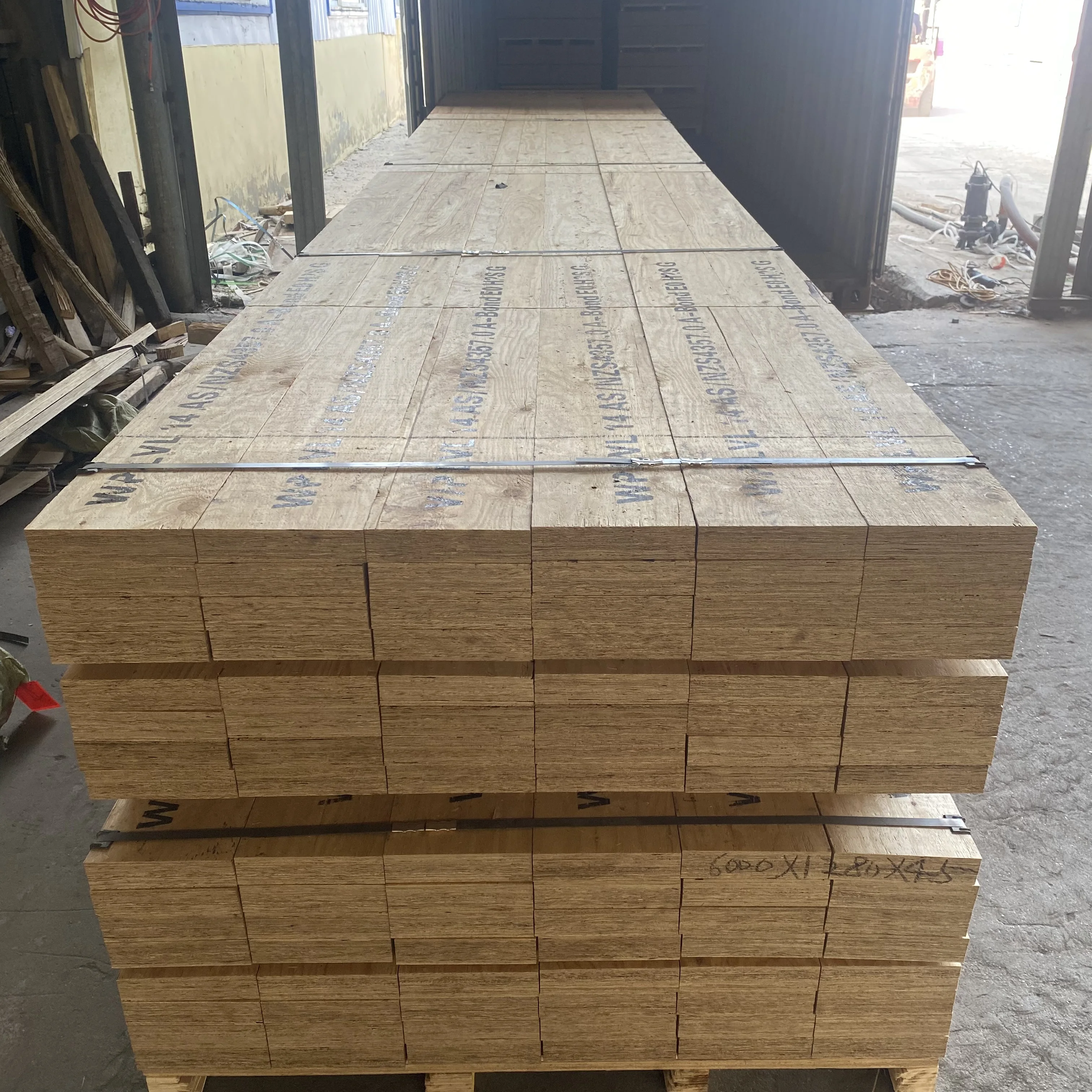 LVL wooden beams LVL plywood LVL board yeluwood Timber Beam H20 Wood Wooden Beam Construction Solid Pine Lvlwood