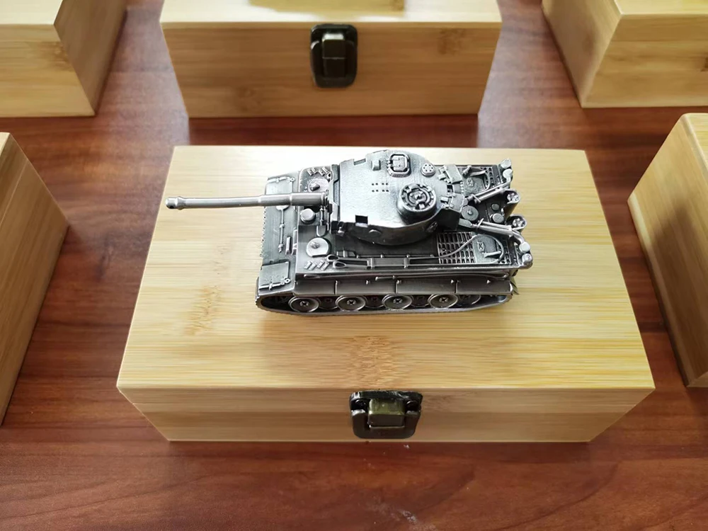 Metal alloy  Tiger tank  Ornaments 360 degree of the Gun high hand-made can custom