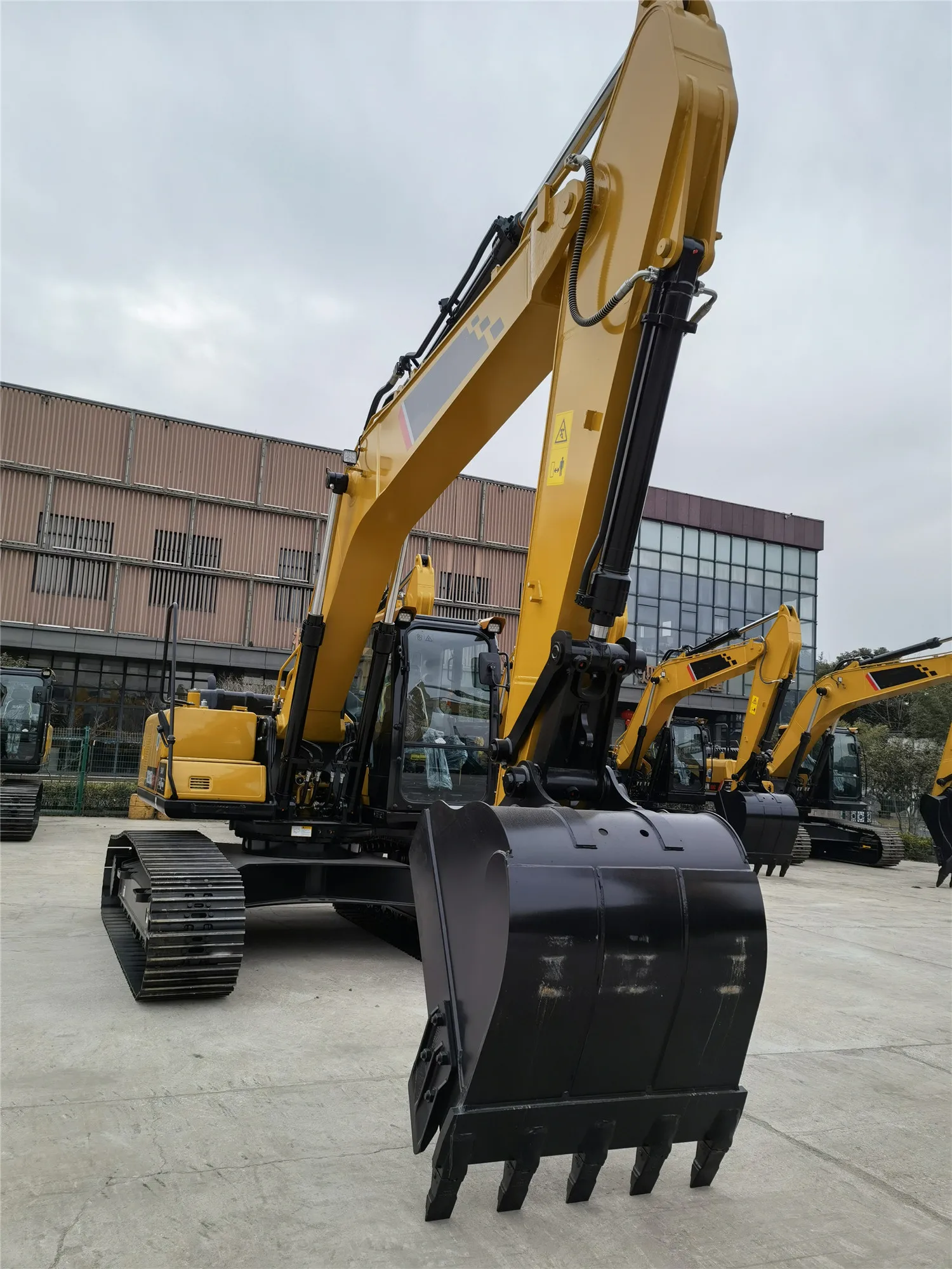 China top brand 22 ton SY215C excavator with breaking hammer