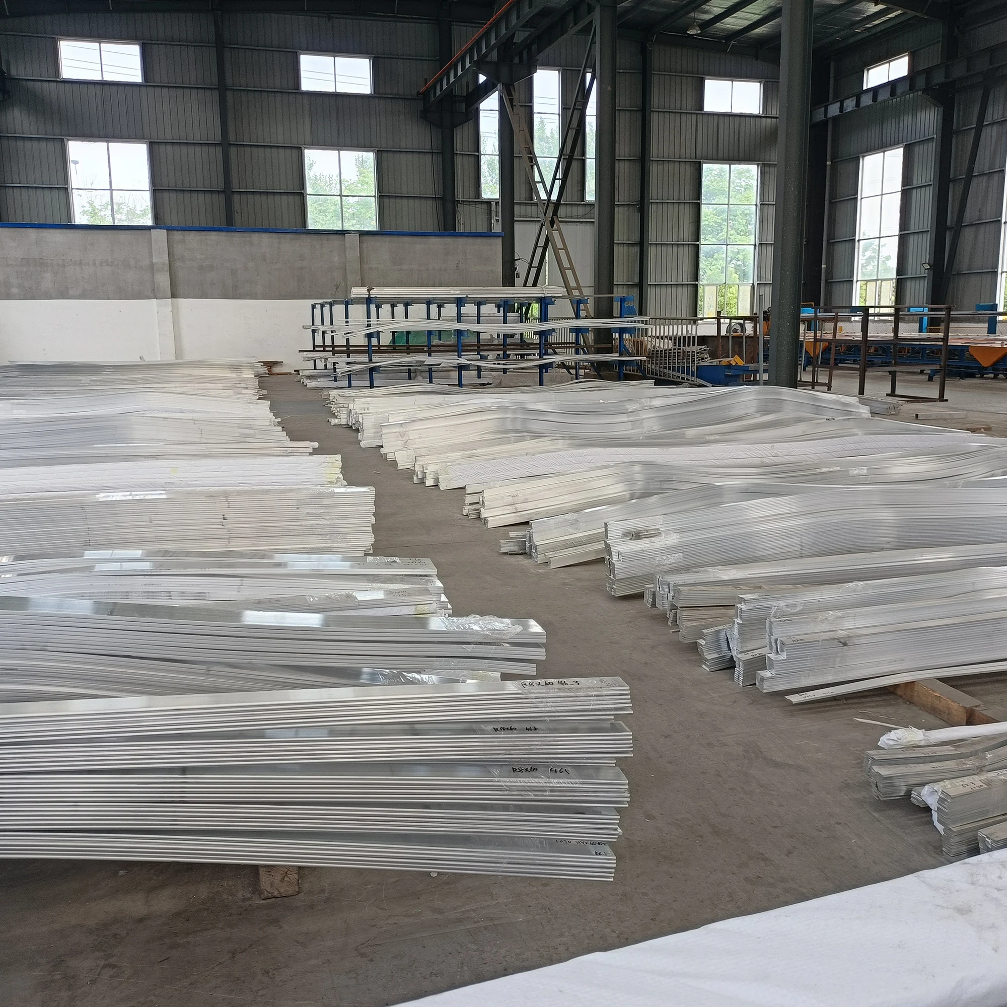 Factory supplying extruded 6061 6063 6082 7075 standard size aluminum solid flat bar
