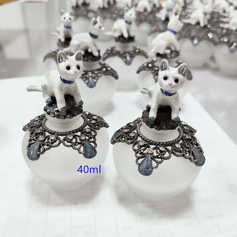 40ML flat bottling bottle of European and American animal glass perfume in alloy enamel color animal glue stopper perfume bottle