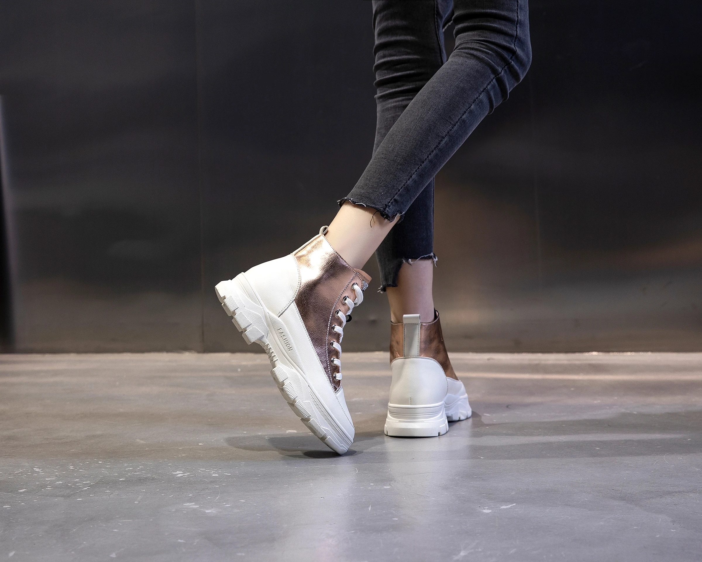 Men Women Electric Heated Shoes Boots with Heating Insoles Pads Feet Heater Soft Waterproof Geometric Winter Cotton CHELSEA Key