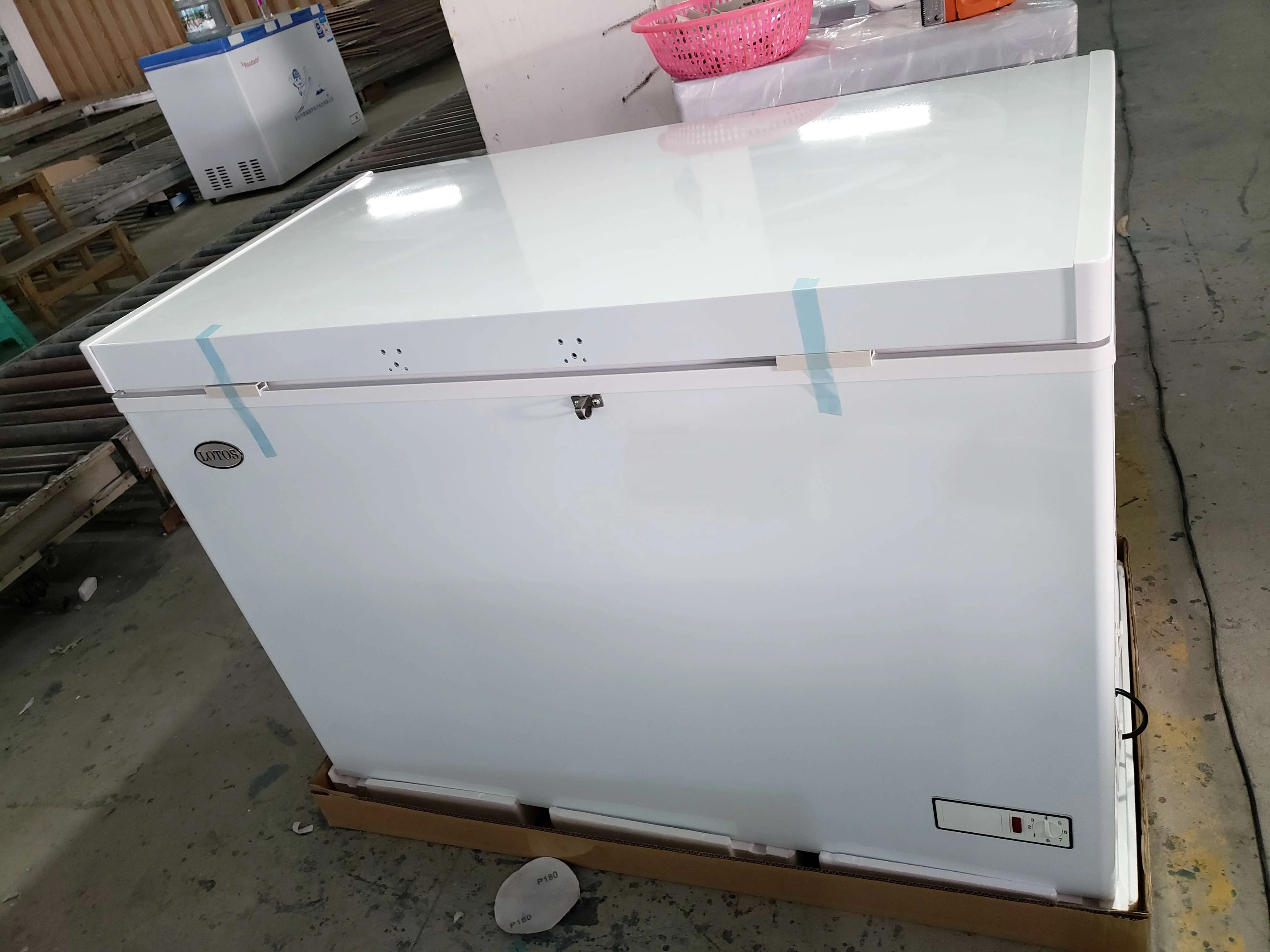 2021 New Deep Chest freezer 170L with single door and glass