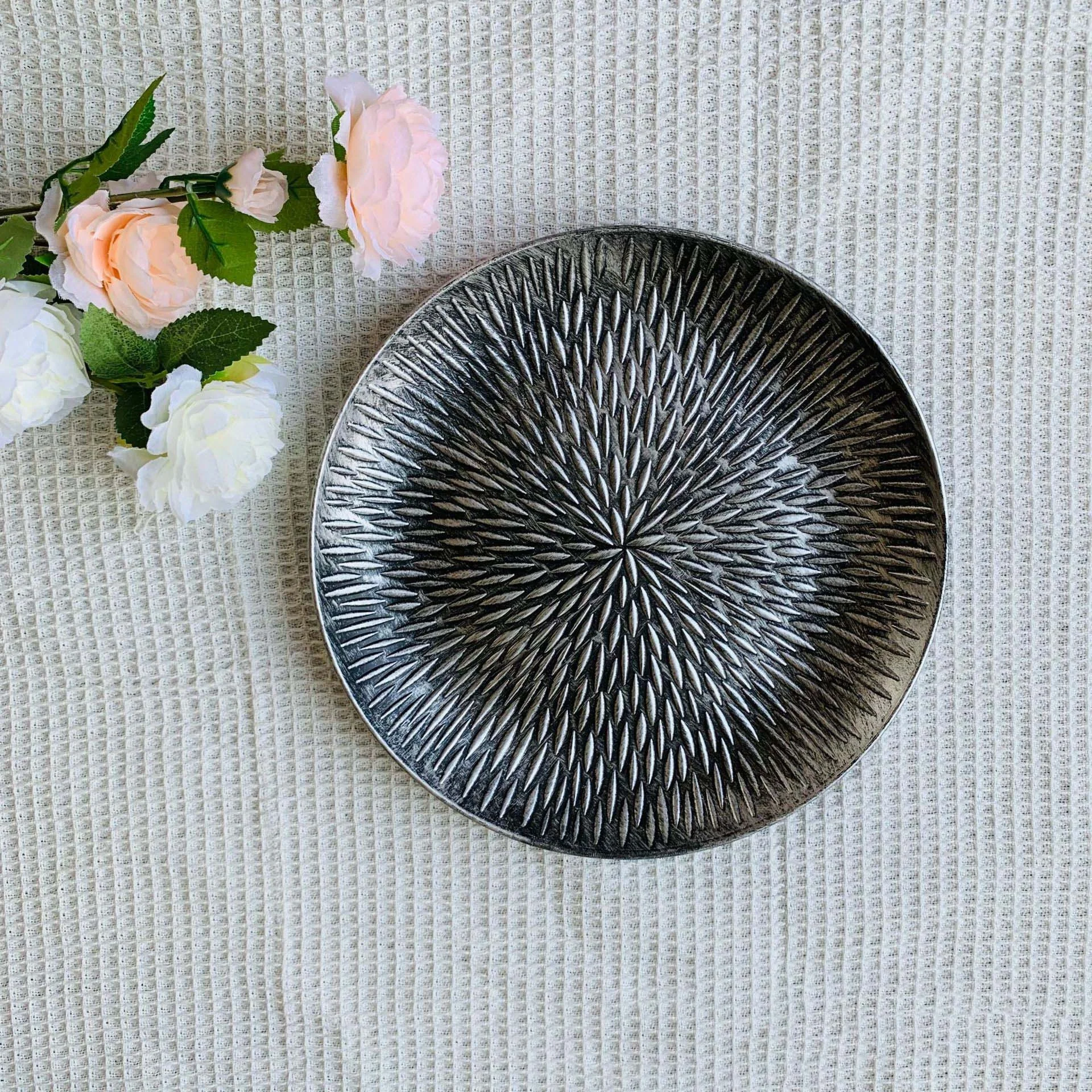 2 Size Bronze Color Round Distressed Wheat Pattern Fruit Dish Bowl Tray Decorative Charger Plate Photography Props for Products