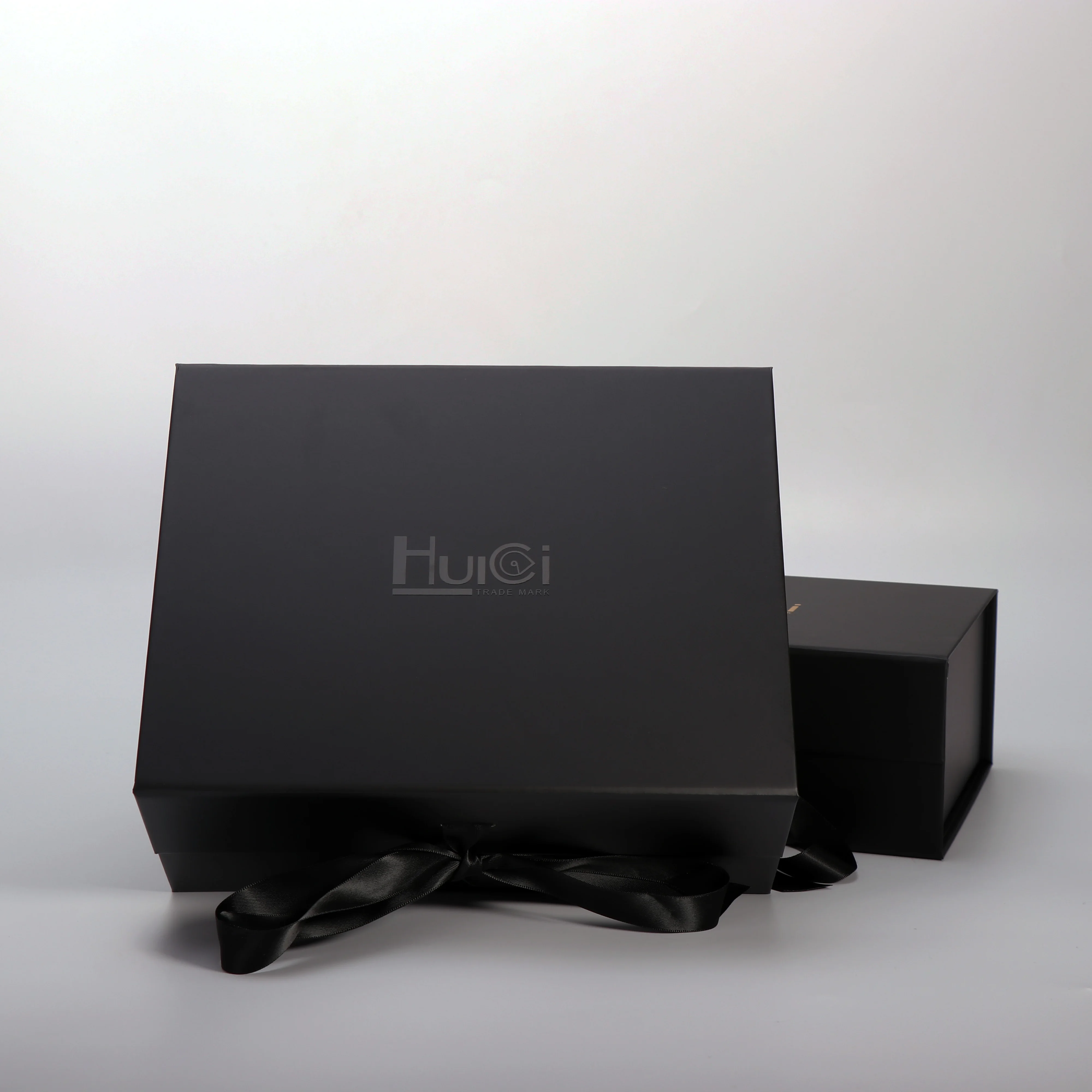 Custom Logo Gift Box Clothing Shoe Product Packaging Box Luxury Magnetic Jewelry Box With Handle